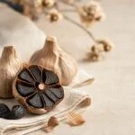 black garlic — กระเทียมดำ คืออะไร สรรพคุณ วิธีกิน ข้อควรระวัง (2568)